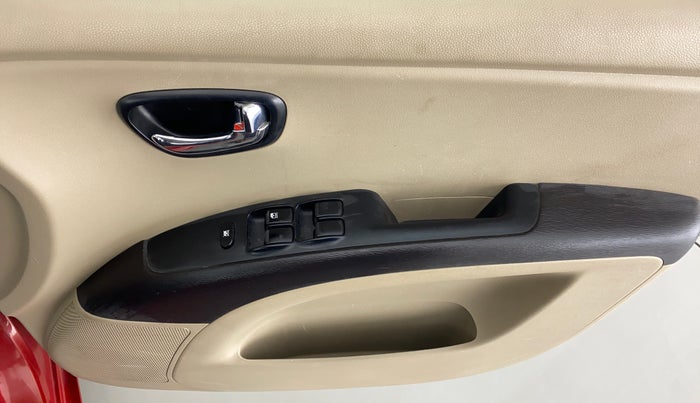 2013 Hyundai i10 MAGNA 1.1 IRDE2, Petrol, Manual, 55,067 km, Driver Side Door Panels Control