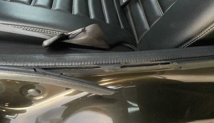 2019 Renault Kwid RXT Opt, Petrol, Manual, 82,241 km, Right rear door - Beading has minor damage