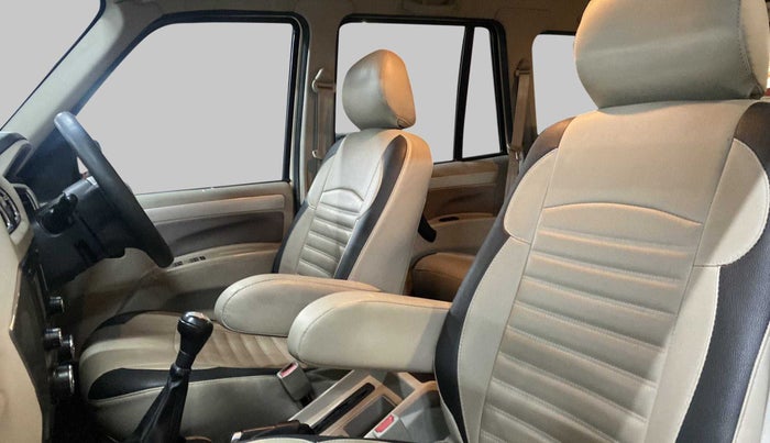 2016 Mahindra Scorpio S10 Intelli Hybrid 2WD, Diesel, Manual, 38,142 km, Right Side Front Door Cabin