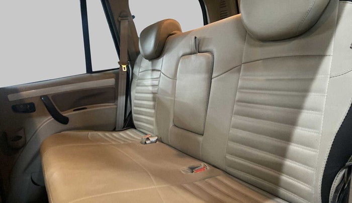 2016 Mahindra Scorpio S10 Intelli Hybrid 2WD, Diesel, Manual, 38,142 km, Right Side Rear Door Cabin