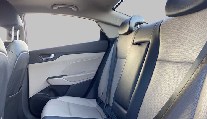2018 Hyundai Verna 1.6 SX VTVT AT (O), Petrol, Automatic, 34,223 km, Right Side Rear Door Cabin