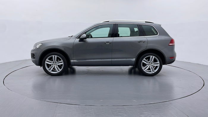 VOLKSWAGEN TOUAREG-Left Side View