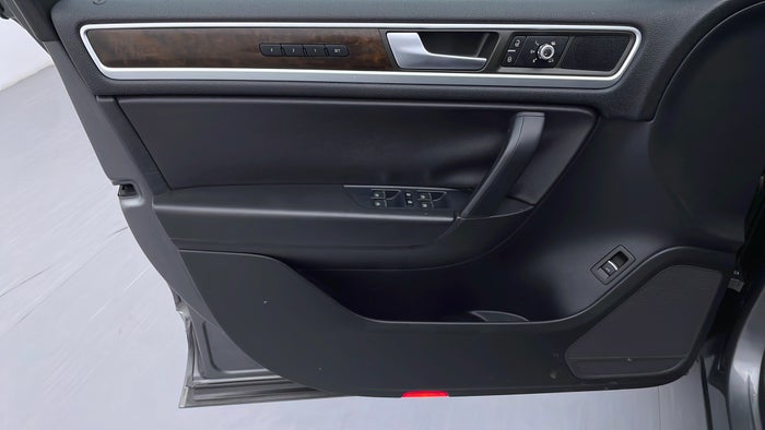 VOLKSWAGEN TOUAREG-Driver Side Door Panels Controls
