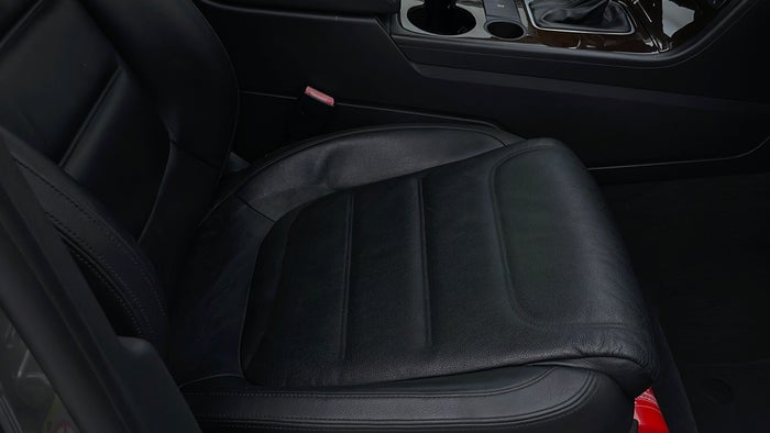 VOLKSWAGEN TOUAREG-Seat RHS Front Faded