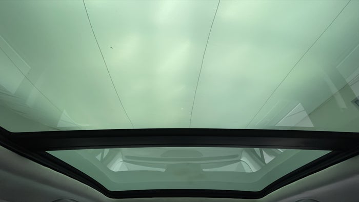VOLKSWAGEN TOUAREG-Interior Sunroof/Moonroof