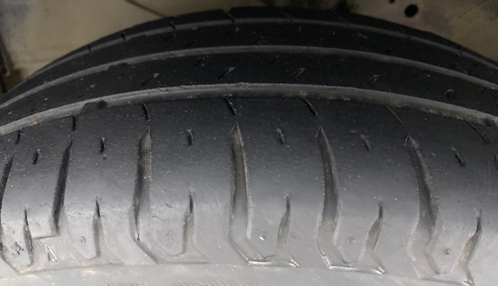 2015 Honda Amaze 1.2 SMT I VTEC, Petrol, Manual, 1,00,238 km, Left Front Tyre Tread