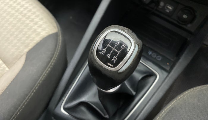 2019 Hyundai Elite i20 ASTA 1.2 (O), Petrol, Manual, 57,504 km, Gear lever - Knob cover torn