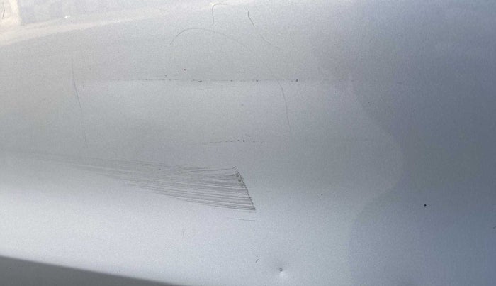 2013 Maruti Swift VXI, Petrol, Manual, 76,856 km, Right rear door - Minor scratches