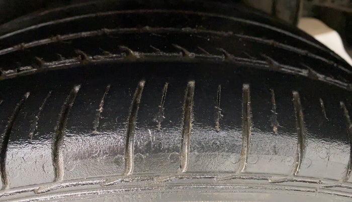 2018 Maruti Ciaz ALPHA 1.5 SHVS PETROL, Petrol, Manual, 53,019 km, Left Rear Tyre Tread