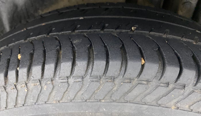2017 Maruti Swift VXI D, Petrol, Manual, 54,636 km, Left Rear Tyre Tread
