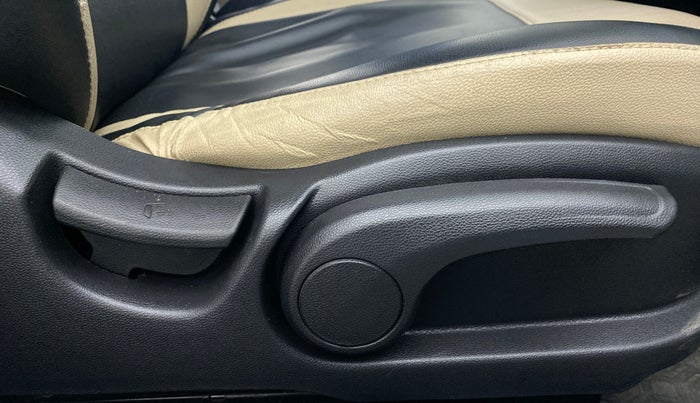 2016 Hyundai Elite i20 SPORTZ 1.2, Petrol, Manual, 49,514 km, Driver Side Adjustment Panel