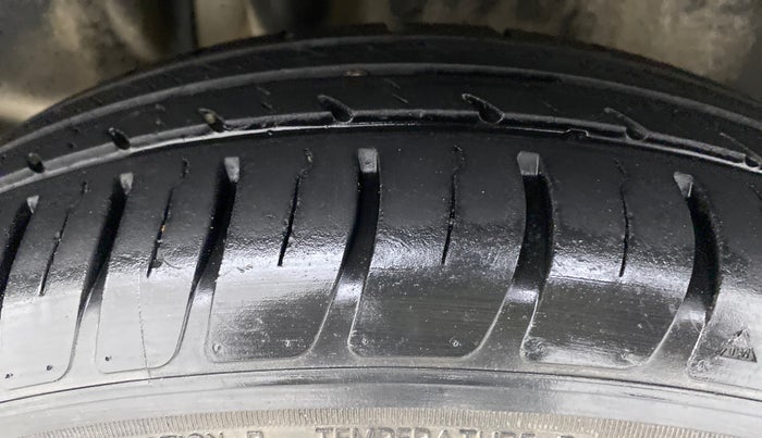 2018 Maruti Swift VXI, Petrol, Manual, 46,596 km, Right Rear Tyre Tread