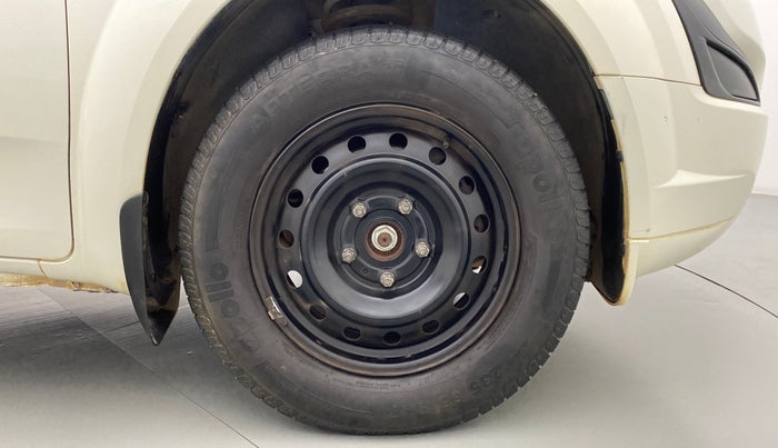 2017 Mahindra XUV500 W4, Diesel, Manual, 23,412 km, Right Front Wheel