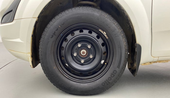 2017 Mahindra XUV500 W4, Diesel, Manual, 23,412 km, Left Front Wheel