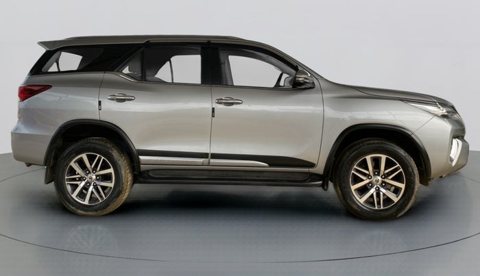 2017 Toyota Fortuner 2.8 4x4 AT, Diesel, Automatic, 52,692 km, Right Side View