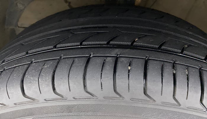2019 Toyota Glanza G MT PETROL, Petrol, Manual, 69,553 km, Left Front Tyre Tread