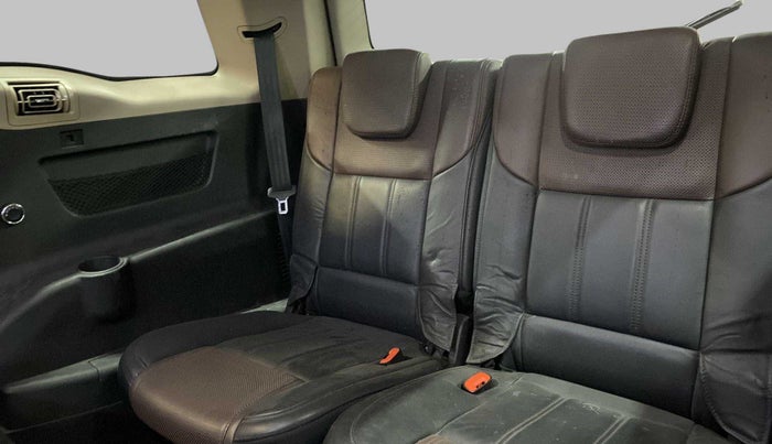2015 Mahindra XUV500 W8 FWD, Diesel, Manual, 41,443 km, Third Seat Row ( optional )