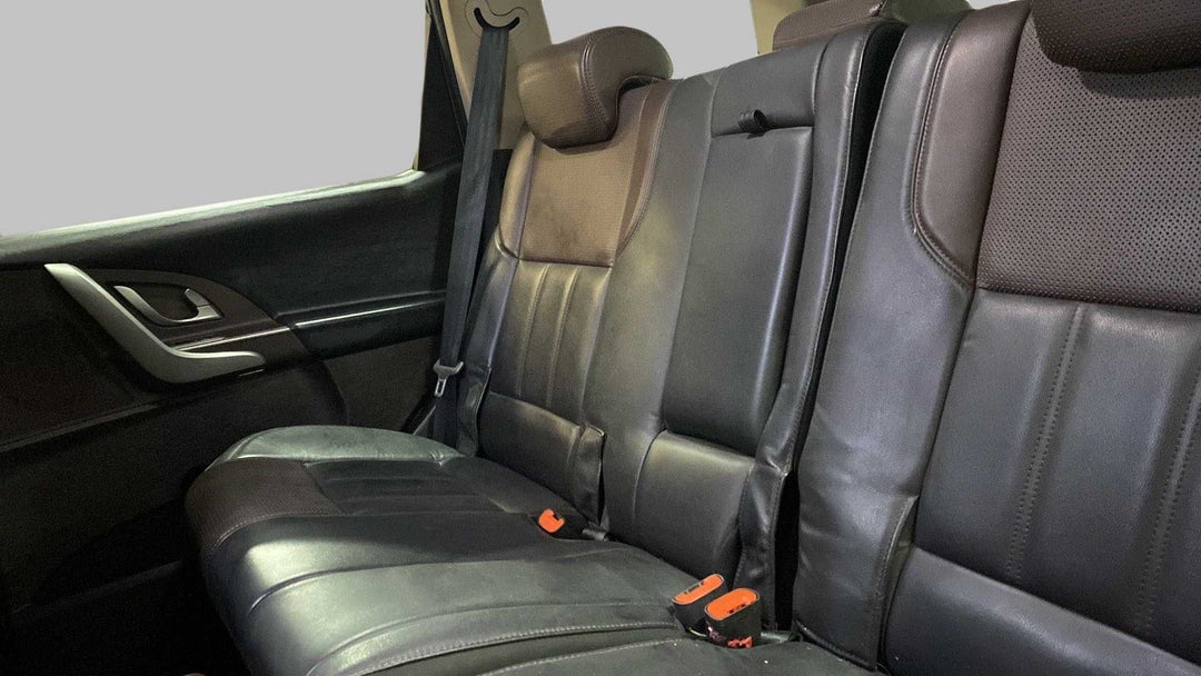 Right Side Rear Door Cabin