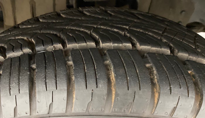 2014 Mahindra Scorpio S10, Diesel, Manual, 42,284 km, Left Front Tyre Tread
