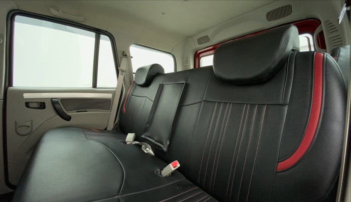 2014 Mahindra Scorpio S10, Diesel, Manual, 42,284 km, Right Side Rear Door Cabin