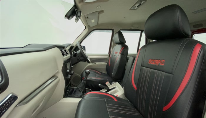 2014 Mahindra Scorpio S10, Diesel, Manual, 42,284 km, Right Side Front Door Cabin