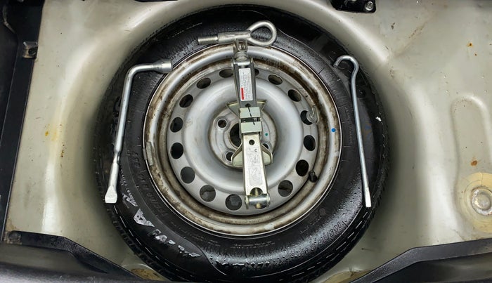 2015 Maruti Swift LXI D, Petrol, Manual, 68,319 km, Spare Tyre