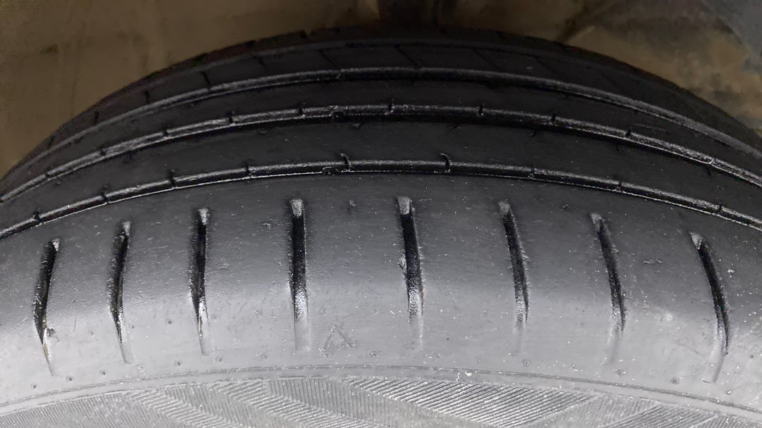 Right Front Tyre Tread