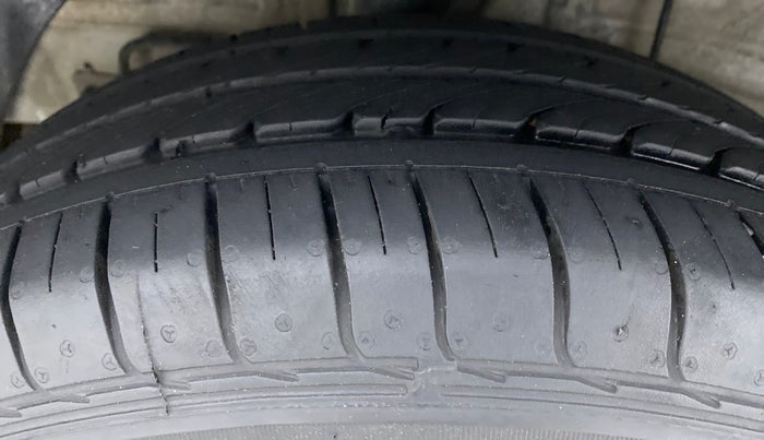 2019 Hyundai Elite i20 1.2 MAGNA PLUS VTVT, Petrol, Manual, 39,464 km, Right Rear Tyre Tread