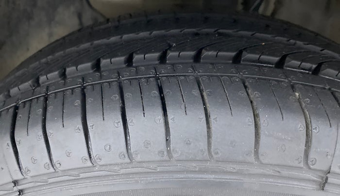 2019 Hyundai Elite i20 1.2 MAGNA PLUS VTVT, Petrol, Manual, 39,464 km, Left Front Tyre Tread
