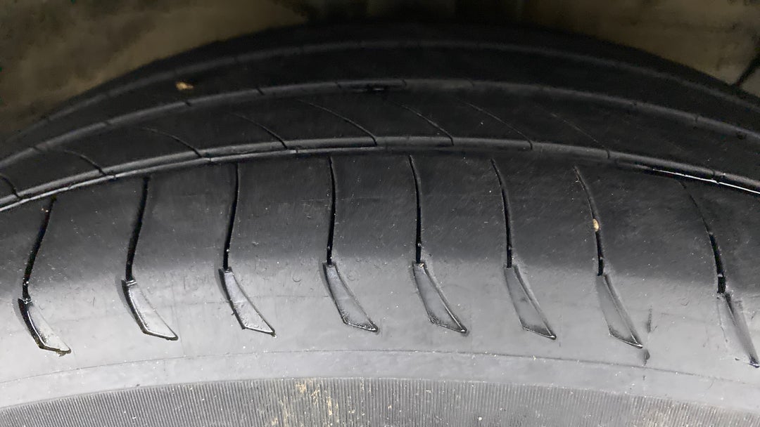 Right Front Tyre Tread