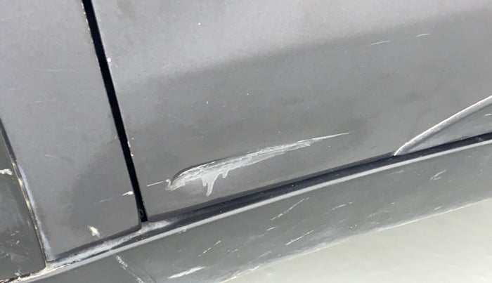 2019 Maruti Vitara Brezza ZDI, Diesel, Manual, 48,230 km, Front passenger door - Minor scratches