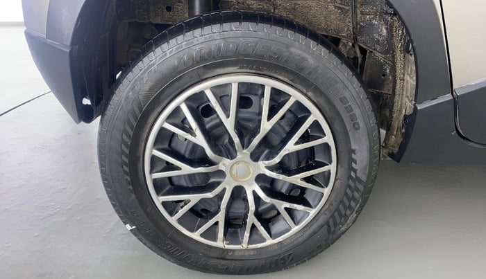 2016 Mahindra Kuv100 K6 6 STR, Petrol, Manual, 43,713 km, Right Rear Wheel