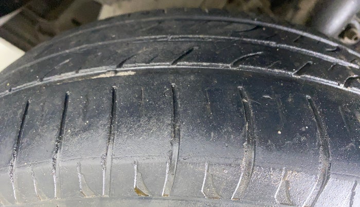 2016 Mahindra Kuv100 K6 6 STR, Petrol, Manual, 43,713 km, Left Front Tyre Tread