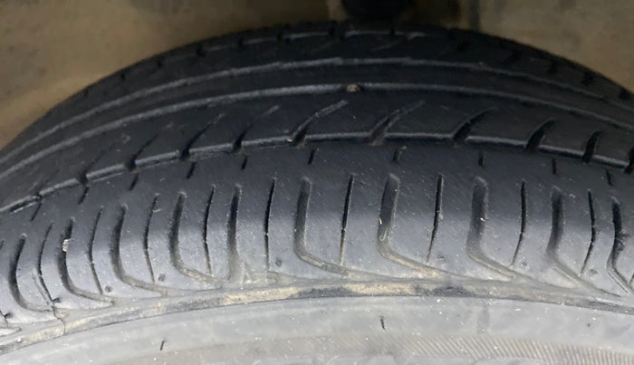 2017 Maruti Alto 800 LXI, Petrol, Manual, 19,616 km, Left Front Tyre Tread