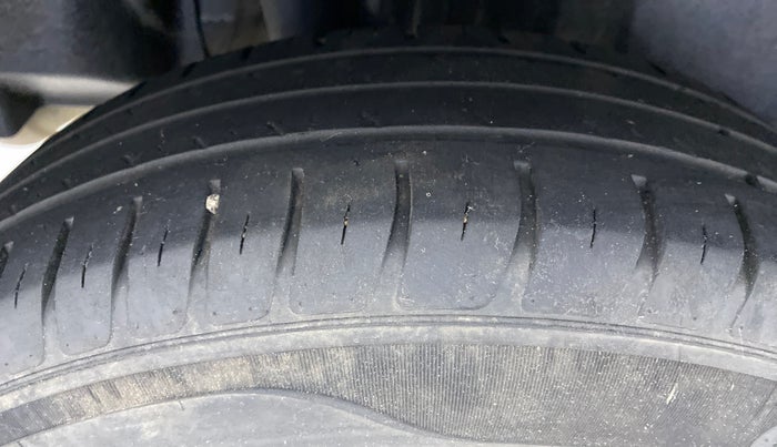 2019 Maruti Swift LXI, Petrol, Manual, 44,125 km, Right Rear Tyre Tread