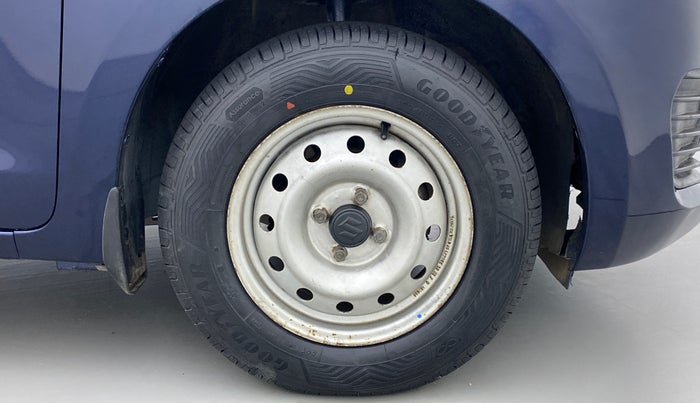 2019 Maruti Swift LXI, Petrol, Manual, 44,125 km, Right Front Wheel