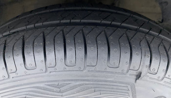 2019 Maruti Swift LXI, Petrol, Manual, 44,125 km, Right Front Tyre Tread