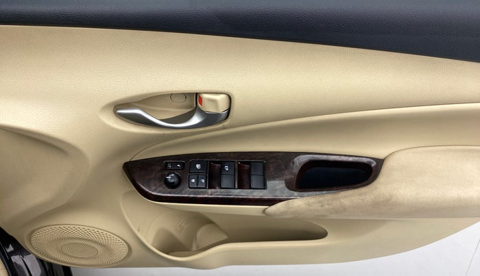 2018 Toyota YARIS V CVT, Petrol, Automatic, 47,767 km, Driver Side Door Panels Control