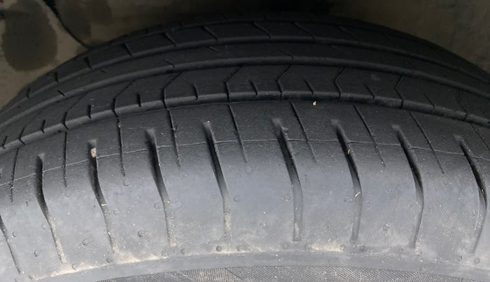 2016 Hyundai Creta 1.6 SX PLUS PETROL, Petrol, Manual, 64,243 km, Left Front Tyre Tread