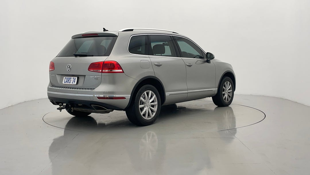 Right Back Diagonal (45- Degree) View