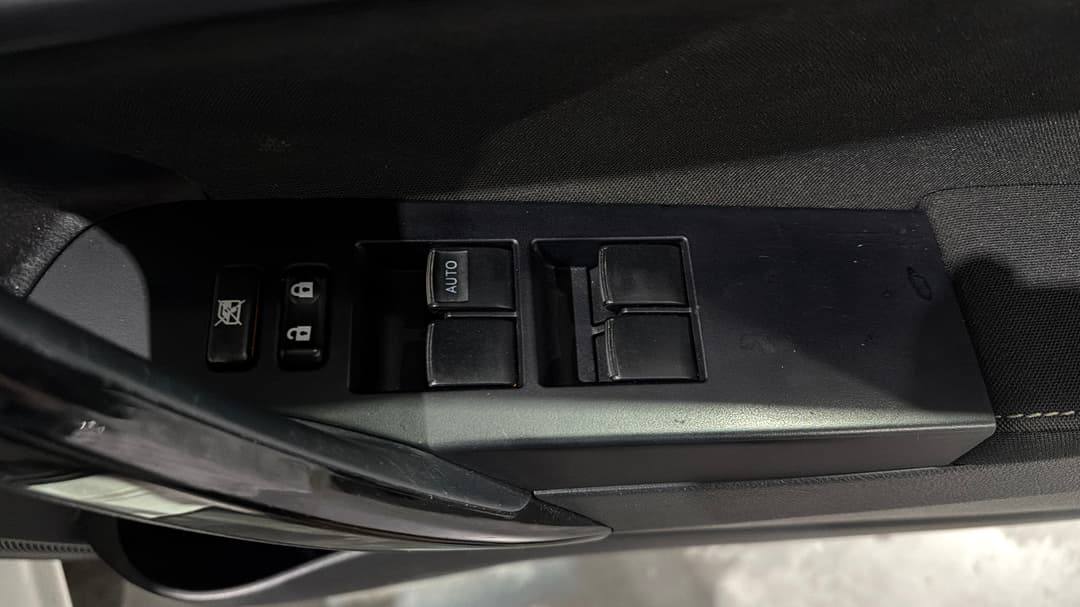 2017 Toyota Corolla Ascent Sport, Automatic, 105719 km, Drivers Side Door Panel Controls