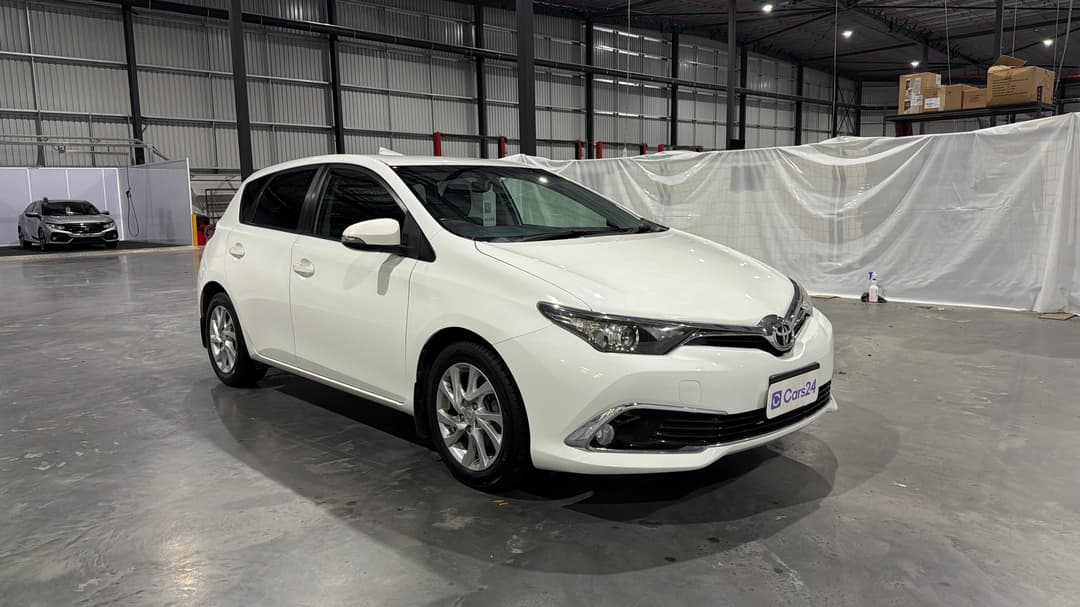 2017 Toyota Corolla Ascent Sport, Automatic, 105719 km, Right Front Diagonal (45- Degree) View
