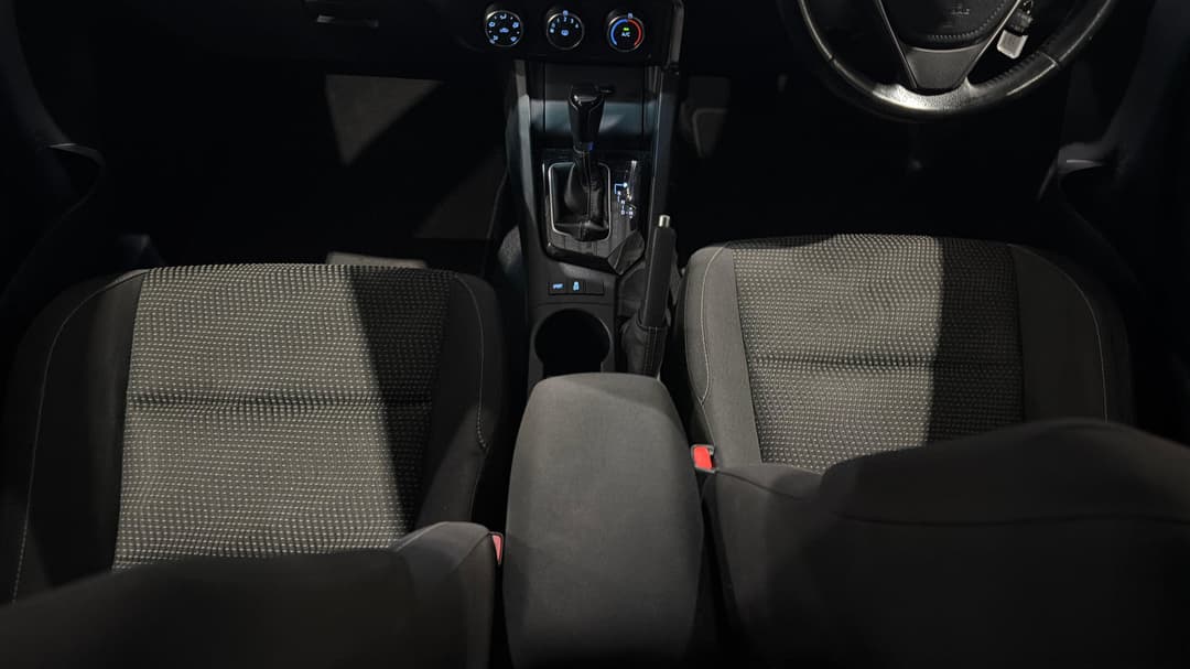 2017 Toyota Corolla Ascent Sport, Automatic, 105719 km, Center Console