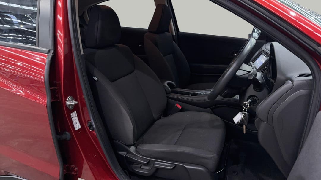 2019 Honda HR-V Vti, Automatic, 71300 km, Right Side Front Door Cabin View