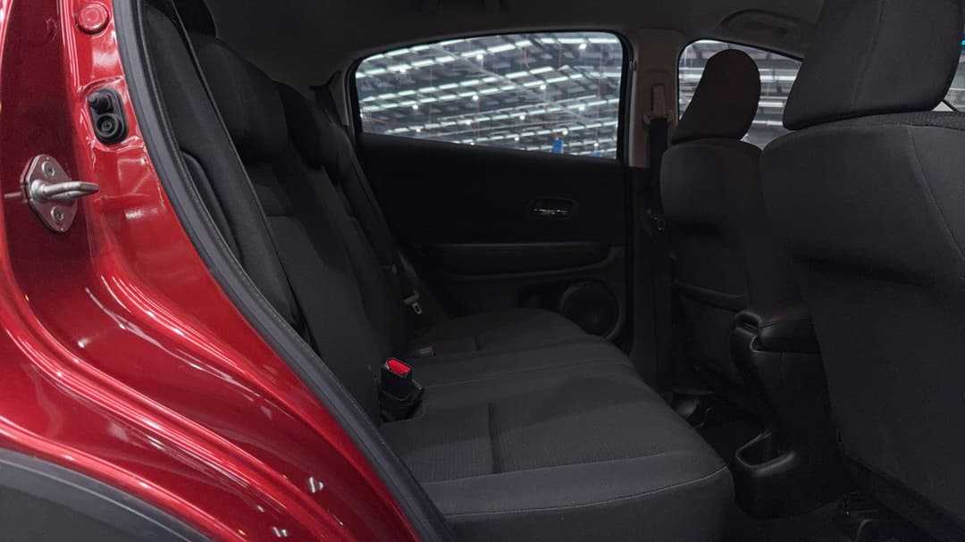 2019 Honda HR-V Vti, Automatic, 71300 km, Right Side Rear Door Cabin View