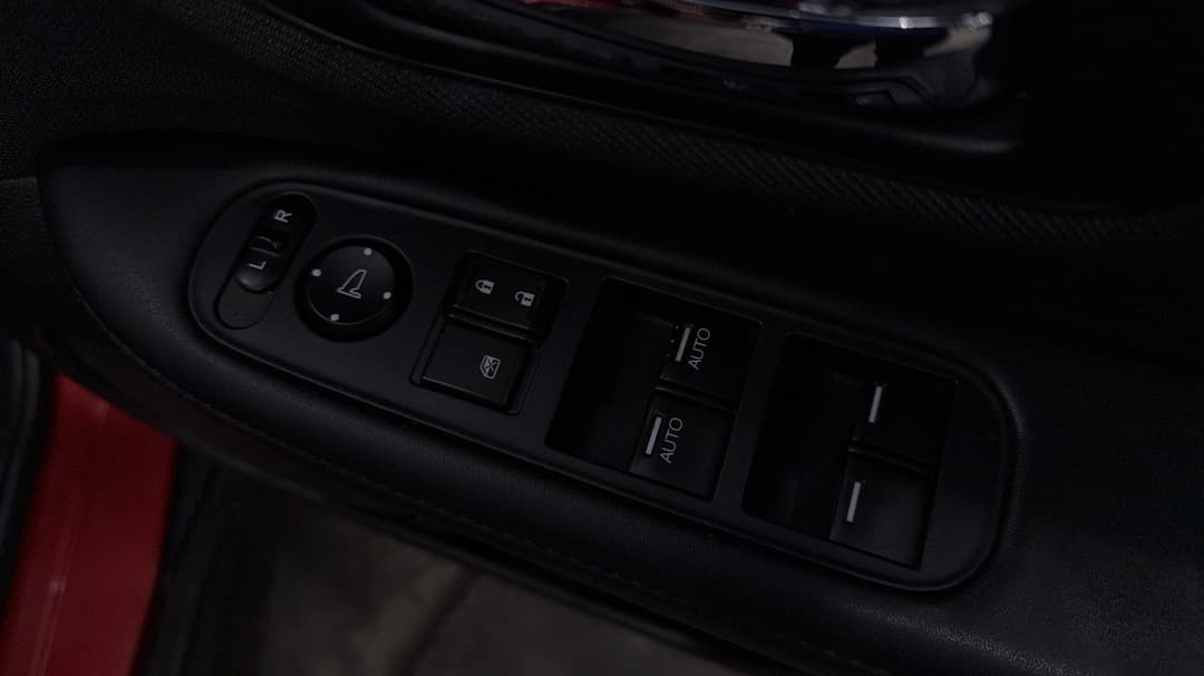 2019 Honda HR-V Vti, Automatic, 71300 km, Drivers Side Door Panel Controls