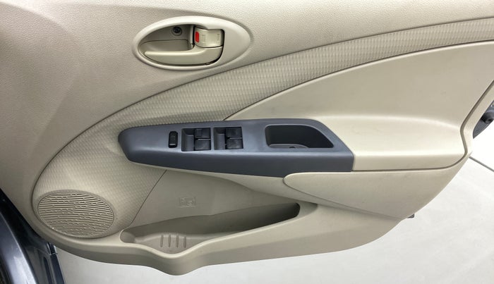 2015 Toyota Etios G, Petrol, Manual, 86,484 km, Driver Side Door Panels Control