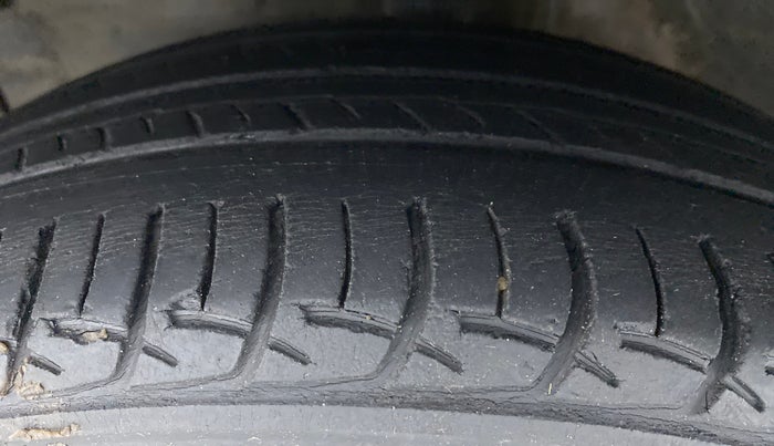 2015 Toyota Etios G, Petrol, Manual, 86,484 km, Left Front Tyre Tread