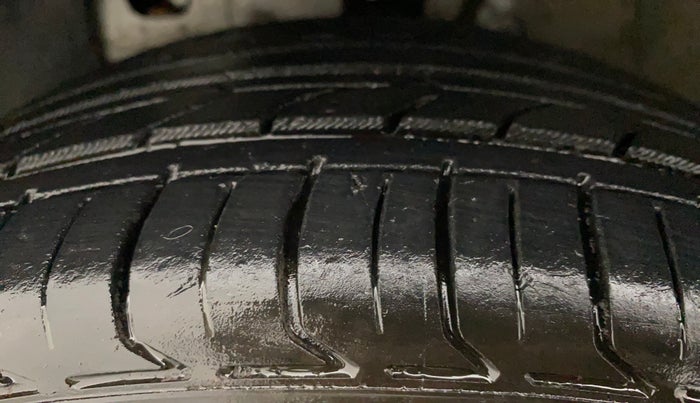 2017 Hyundai Elite i20 ASTA 1.2 (O), Petrol, Manual, 63,398 km, Left Front Tyre Tread