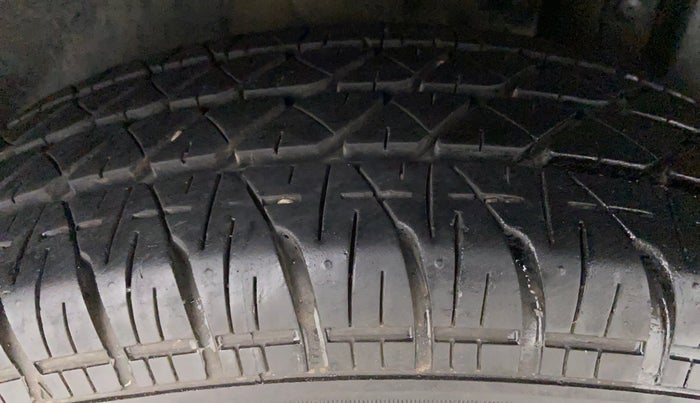 2014 Maruti Swift VXI D, Petrol, Manual, 48,495 km, Left Rear Tyre Tread